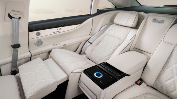 余承东公布享界S9内饰 将首发轿车后排零重力座椅